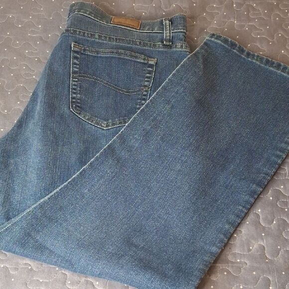 Lee Relaxed Straight Leg Classic Blue Denim Jeans size 16 short - Picture 1 of 6